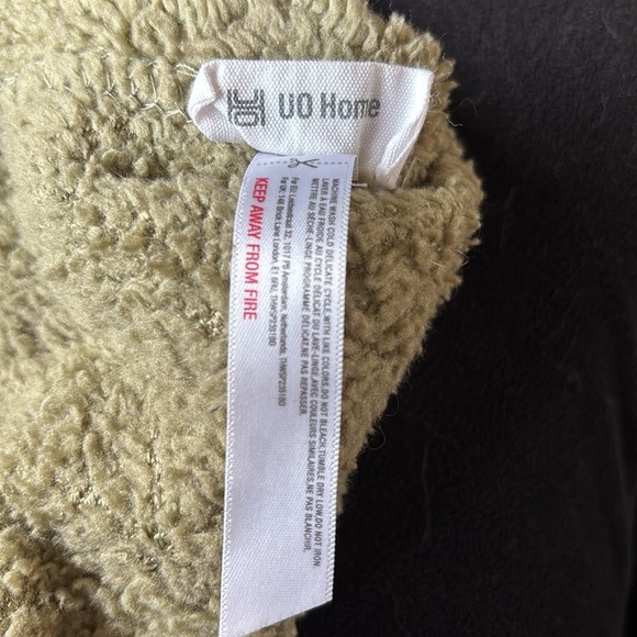 urban outfitters green blanket - Picture 2 of 2